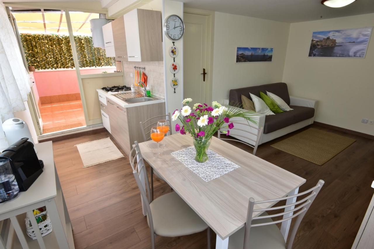 La Petite Maison Aci Castello Kültér fotó